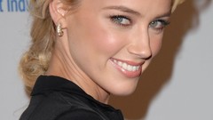 Blondes woman green eyes