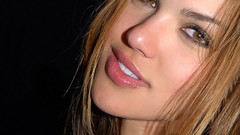 Blondes woman hazel eyes