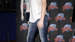 Blondes woman jeans green