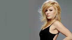 Blondes woman kelly clarkson