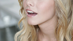 Blondes woman Kristen Bell