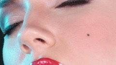 Blondes woman latex ancilla