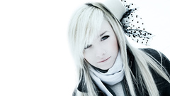 Blondes woman Laura Ivana