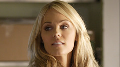 Blondes woman Laura Vandervoort