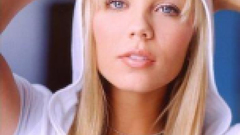 Blondes woman Laura Vandervoort