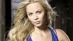 Blondes woman Laura Vandervoort