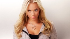 Blondes woman Laura Vandervoort