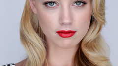 Blondes woman lips amber