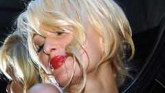 Blondes woman mirrors lipstick