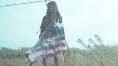 Blondes woman models outdoors