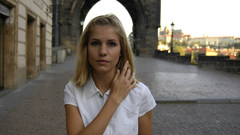 Blondes woman models outdoors