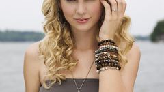 Blondes woman Music taylor