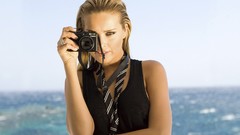 Blondes woman ocean models