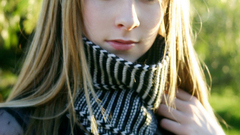 Blondes woman outdoors scarfs