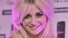 Blondes woman pixie lott