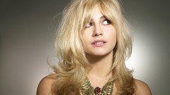 Blondes woman pixie lott
