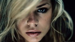 Blondes woman Rose Tyler