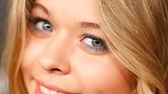 Blondes woman Sasha Pieterse