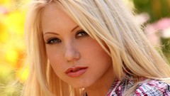 Blondes woman Shawna Lenee