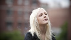 Blondes woman singers Laura