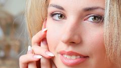 Blondes woman smiling faces