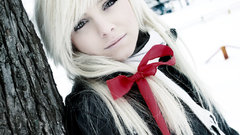 Blondes woman snow