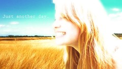 Blondes woman sun fields