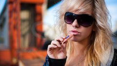 Blondes woman sunglasses nose