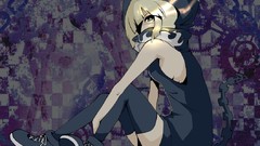 Blondes woman tails flames