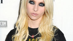 Blondes woman taylor momsen