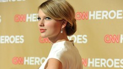 Blondes woman taylor swift