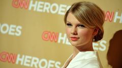 Blondes woman taylor swift