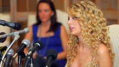 Blondes woman taylor swift