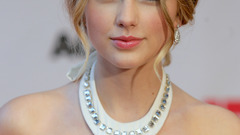 Blondes woman taylor swift