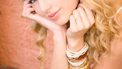Blondes woman taylor swift