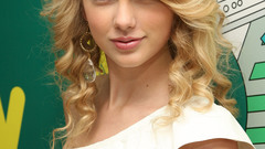 Blondes woman taylor swift