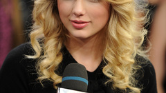 Blondes woman taylor swift