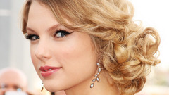 Blondes woman taylor swift