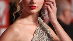 Blondes woman taylor swift