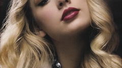 Blondes woman taylor swift