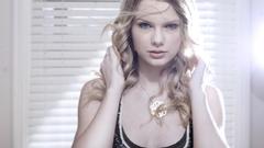 Blondes woman taylor swift