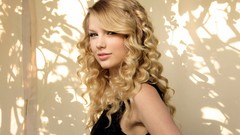 Blondes woman taylor swift