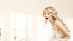 Blondes woman taylor swift