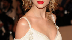 Blondes woman taylor swift