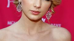 Blondes woman taylor swift