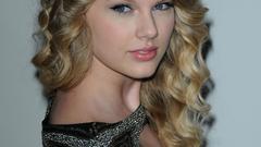 Blondes woman taylor swift
