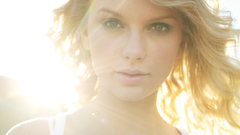 Blondes woman taylor swift