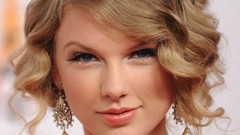 Blondes woman taylor swift