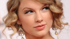 Blondes woman taylor swift