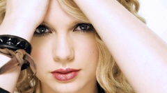 Blondes woman taylor swift